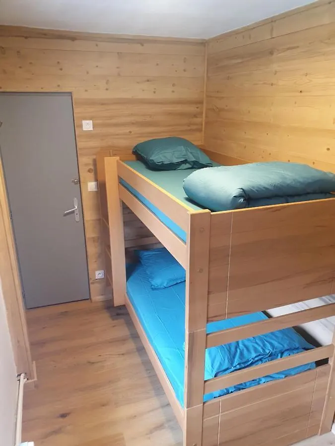 Chalet Jaune Le Grand Som Sarcenas Guest house